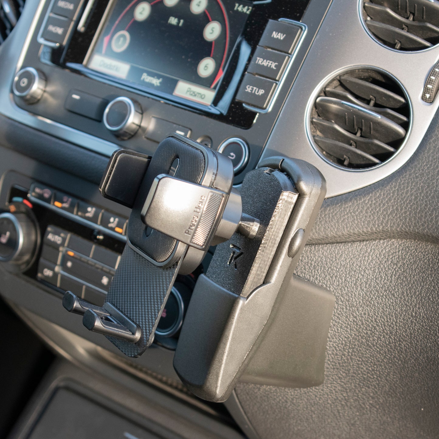 Uchwyt na telefon do Volkswagen Passat / Golf / Touran / Tiguan / Caddy / T5