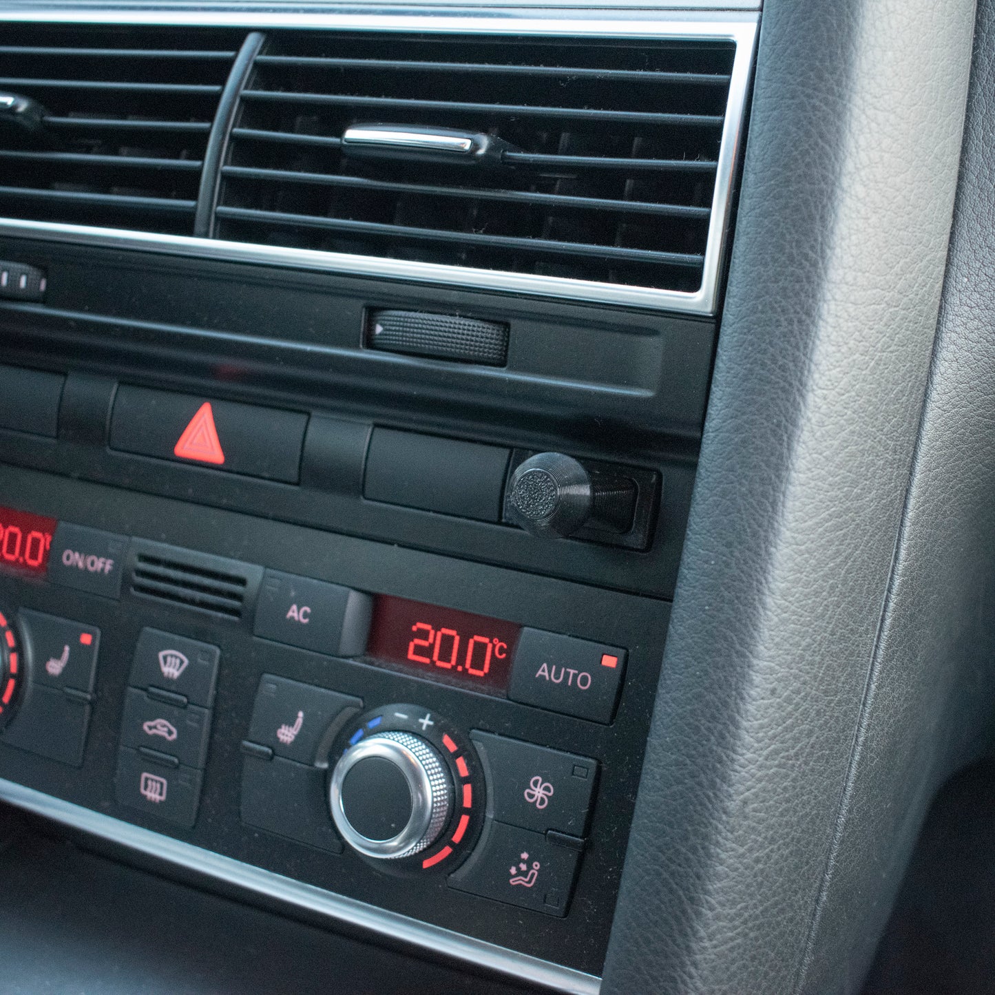 Magnetyczny uchwyt na telefon do Audi A6 C6
