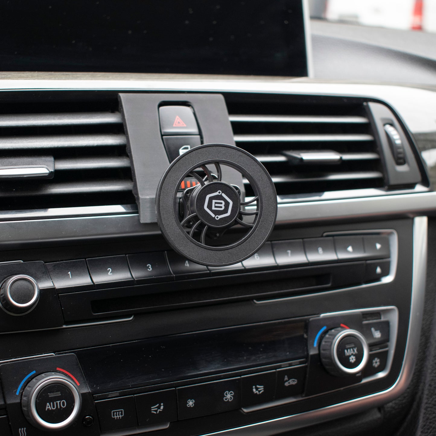 Magnetyczny uchwyt na telefon do BMW Seria 3 F30 2012 - 2020