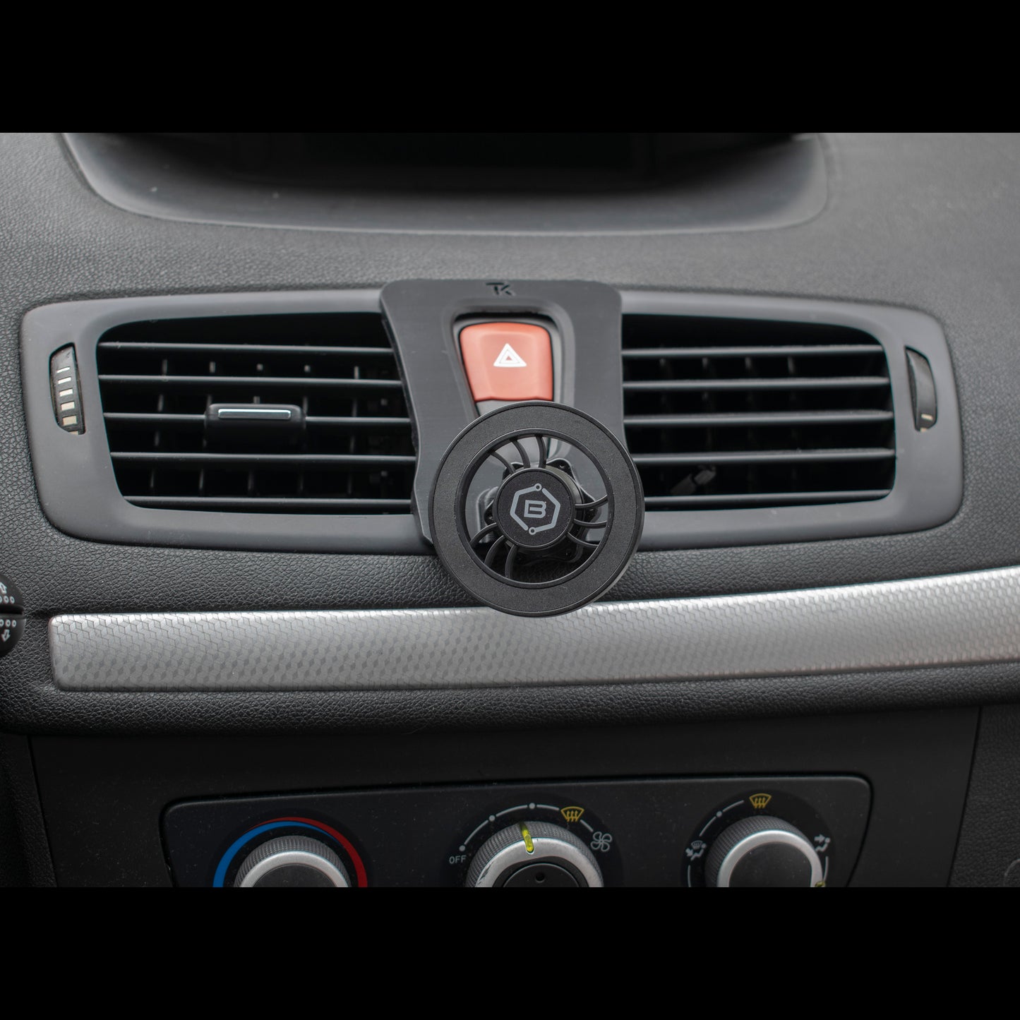 Magnetyczny uchwyt na telefon do Renault Megane 3 (2008 - 2016)