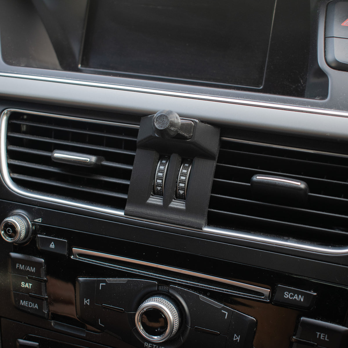 Magnetische Handyhalterung für Audi A4 B8 / A5 8T 2008 - 2015