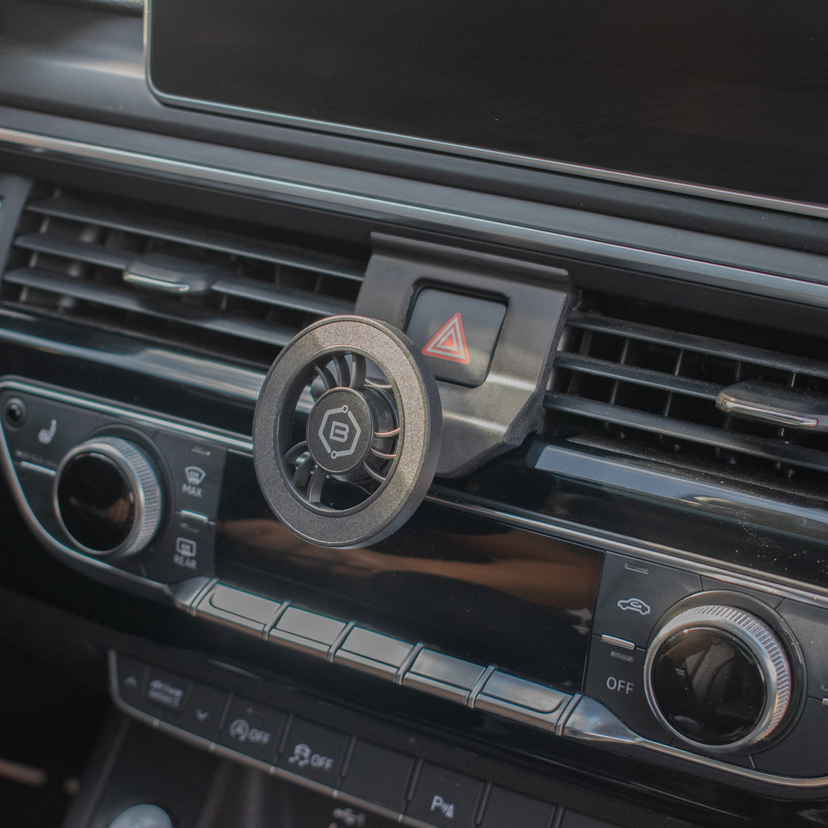 Magnetyczny uchwyt na telefon do Audi A4 B9 / A5 F5 2015 - 2024