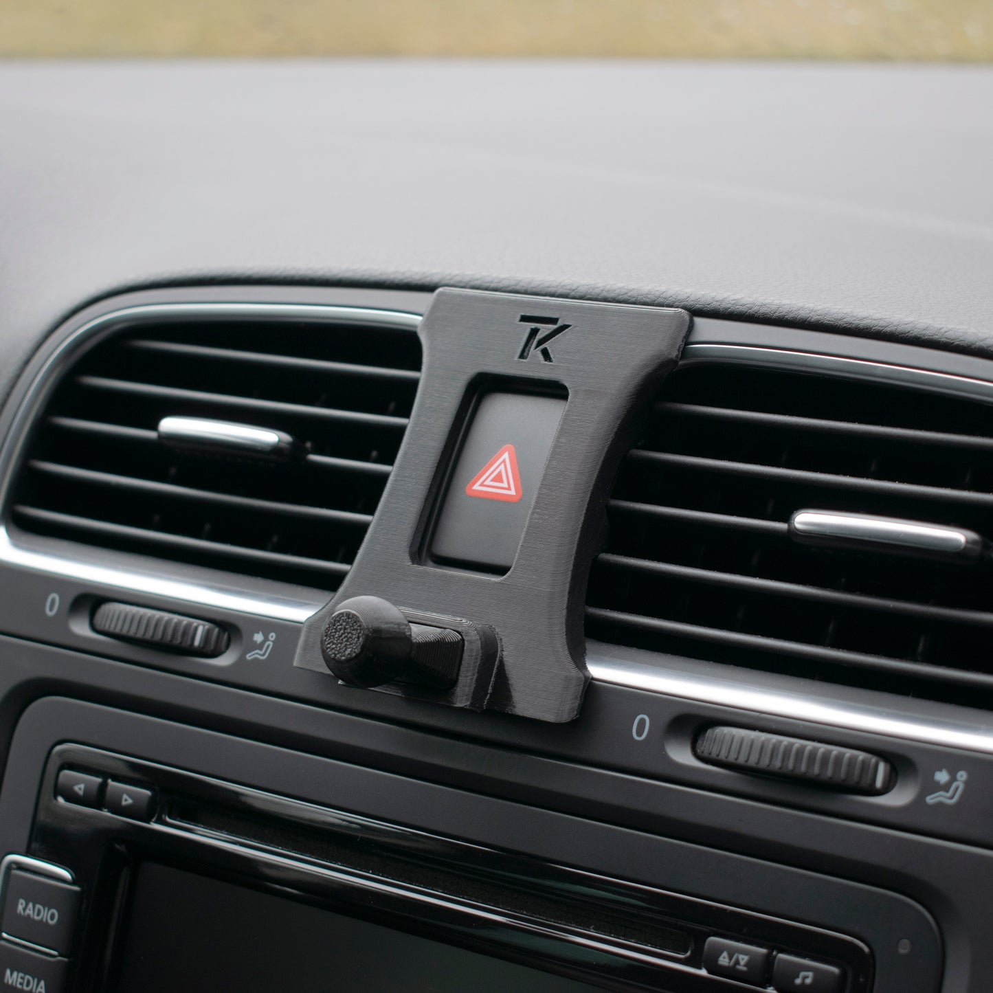 Magnetyczny uchwyt na telefon do Golf 6 2008 - 2012